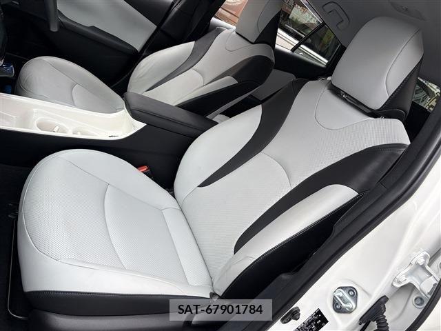 Toyota PRIUS PHV 2017-06 8526732-15