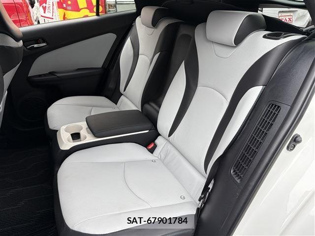 Toyota PRIUS PHV 2017-06 8526732-17