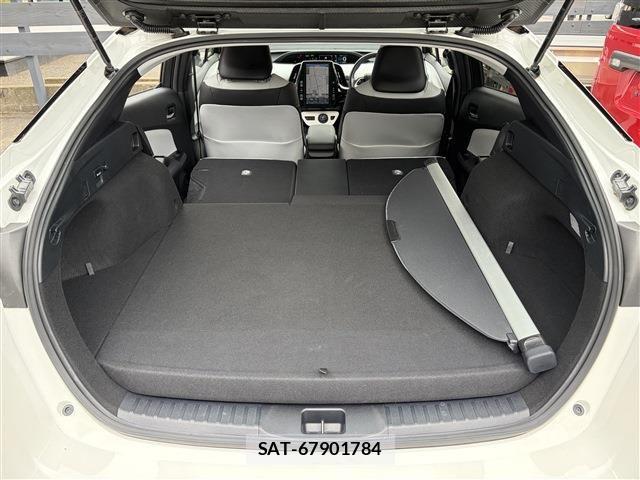 Toyota PRIUS PHV 2017-06 8526732-18