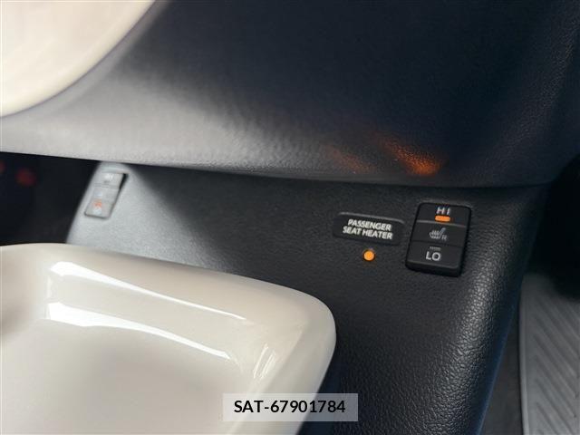 Toyota PRIUS PHV 2017-06 8526732-23