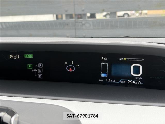 Toyota PRIUS PHV 2017-06 8526732-29