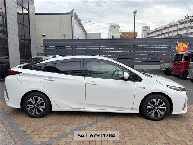 Toyota PRIUS PHV 2017-06 8526732-6