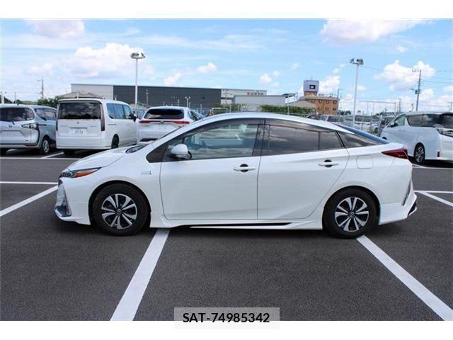 Toyota PRIUS PHV 2017-03 8526733-12