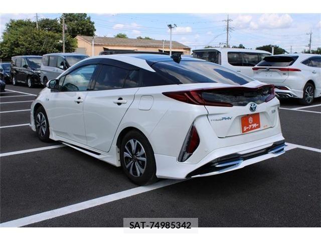 Toyota PRIUS PHV 2017-03 8526733-13