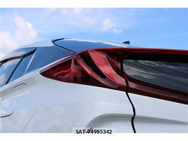 Toyota PRIUS PHV 2017-03 8526733-17