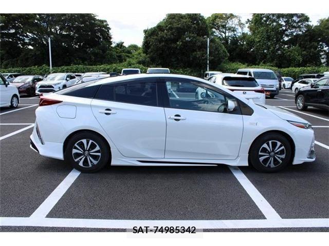 Toyota PRIUS PHV 2017-03 8526733-20