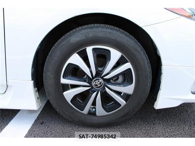 Toyota PRIUS PHV 2017-03 8526733-23