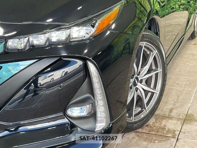 Toyota PRIUS PHV 2017-05 8526731-11