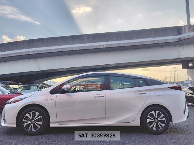 Toyota PRIUS PHV 2021-11 8563292-9