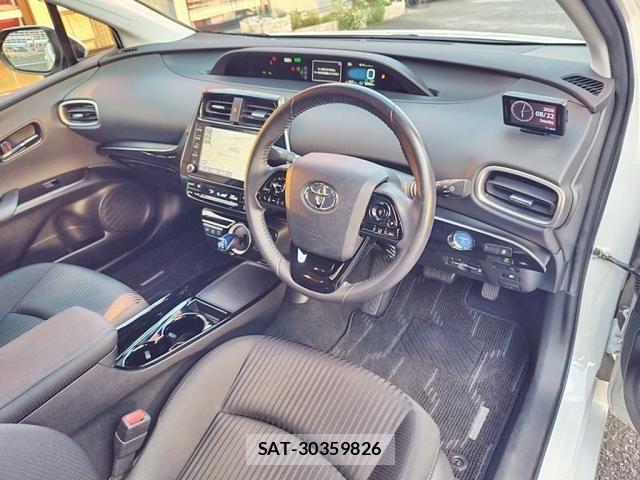 Toyota PRIUS PHV 2021-11 8563292-16