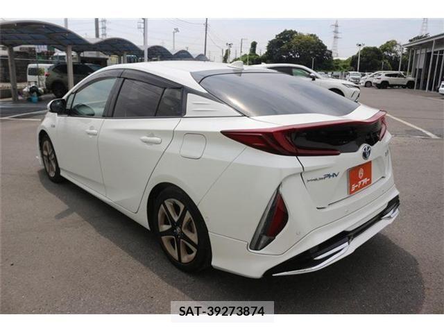 Toyota PRIUS PHV 2017-11 8628522-11