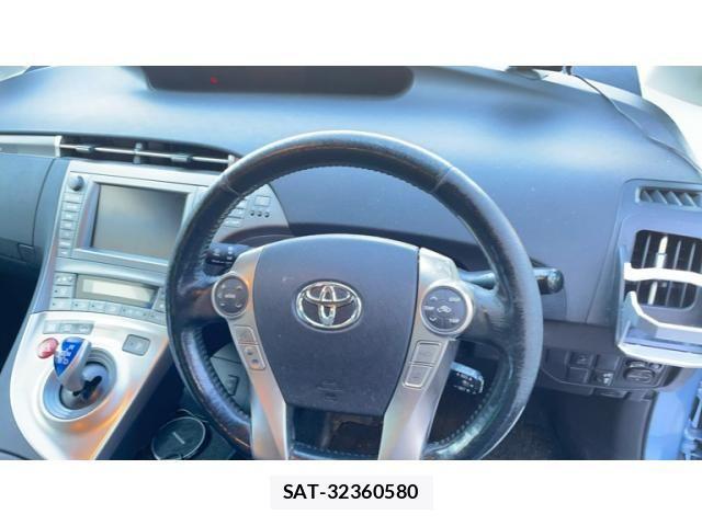 Toyota PRIUS PHV 2013-02 8628529-12