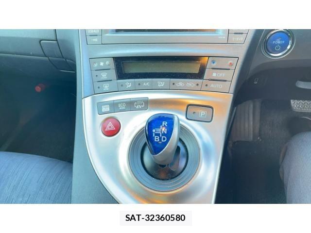Toyota PRIUS PHV 2013-02 8628529-15