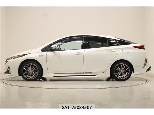 Toyota PRIUS PHV 2017-10 8628524-9