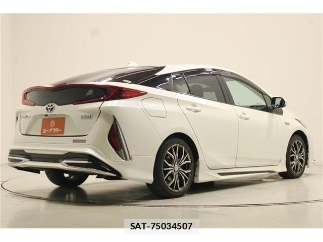 Toyota PRIUS PHV 2017-10 8628524-12