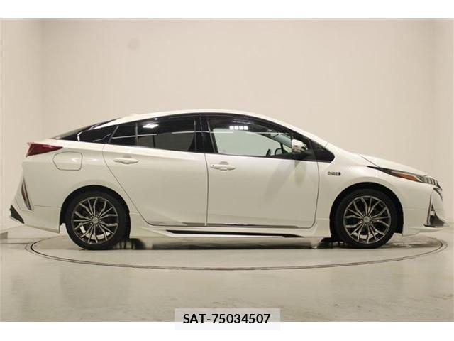 Toyota PRIUS PHV 2017-10 8628524-13