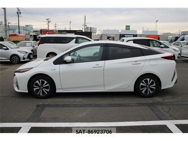 Toyota PRIUS PHV 2017-05 8628525-12