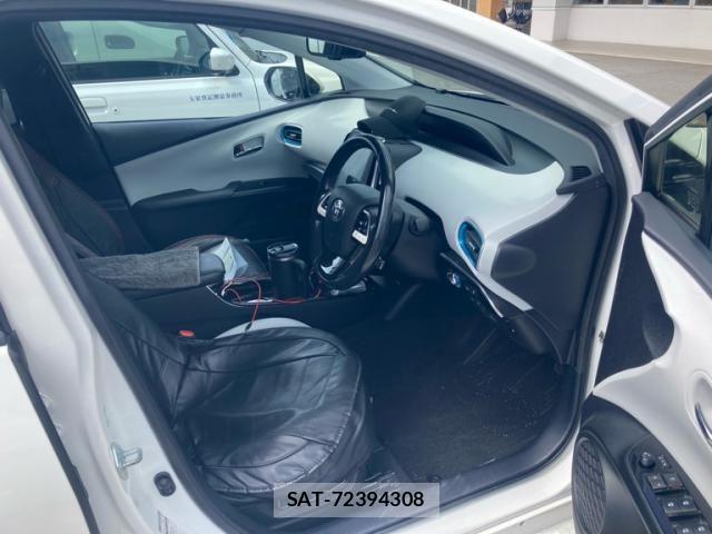 Toyota PRIUS PHV 2017-07 8628527-13