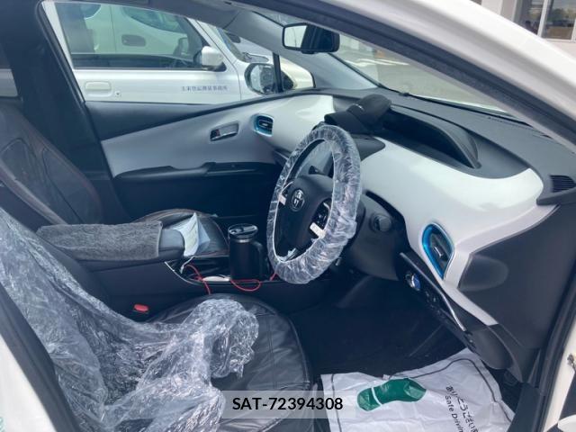 Toyota PRIUS PHV 2017-07 8628527-14