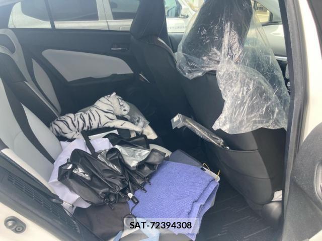 Toyota PRIUS PHV 2017-07 8628527-15
