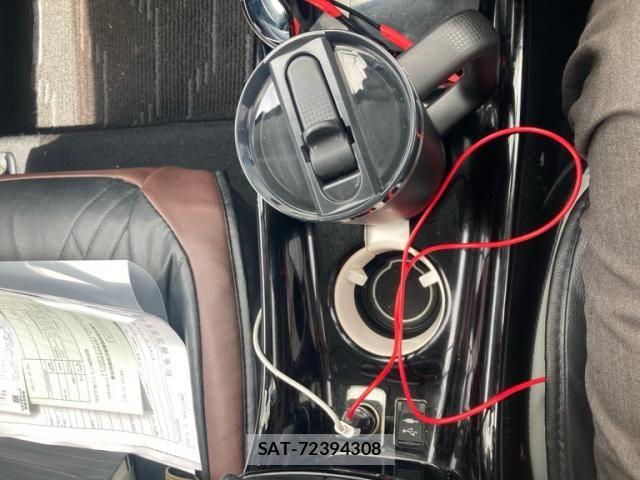 Toyota PRIUS PHV 2017-07 8628527-23