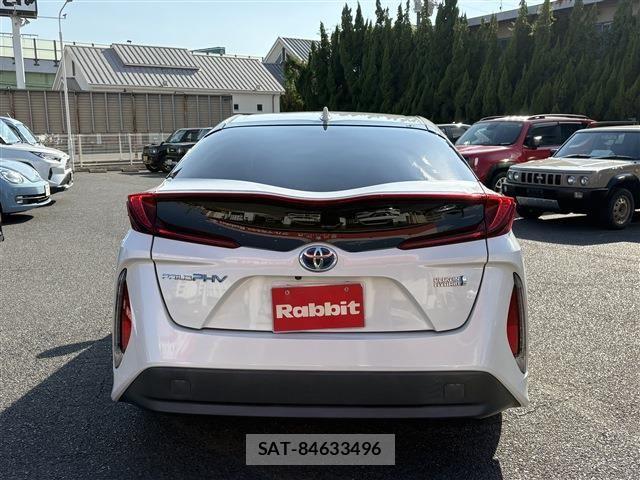 Toyota PRIUS PHV 2017-07 8666782-11