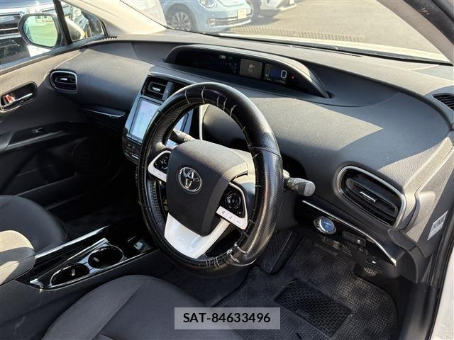Toyota PRIUS PHV 2017-07 8666782-15