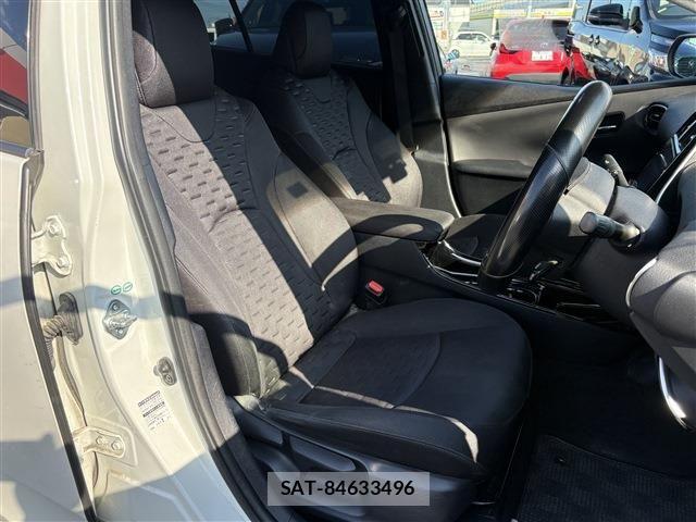 Toyota PRIUS PHV 2017-07 8666782-16
