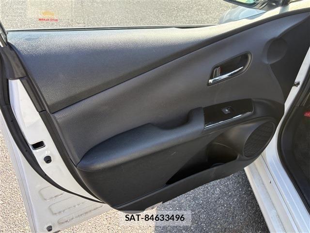 Toyota PRIUS PHV 2017-07 8666782-21