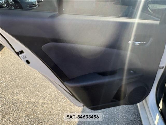 Toyota PRIUS PHV 2017-07 8666782-22
