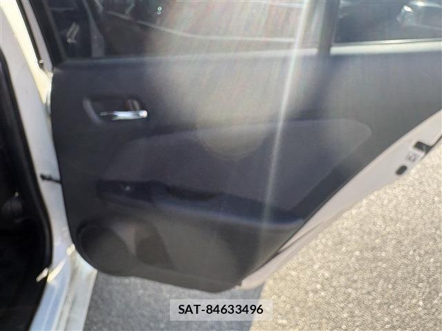 Toyota PRIUS PHV 2017-07 8666782-23