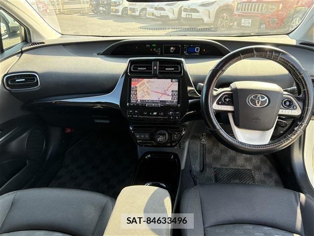 Toyota PRIUS PHV 2017-07 8666782-25