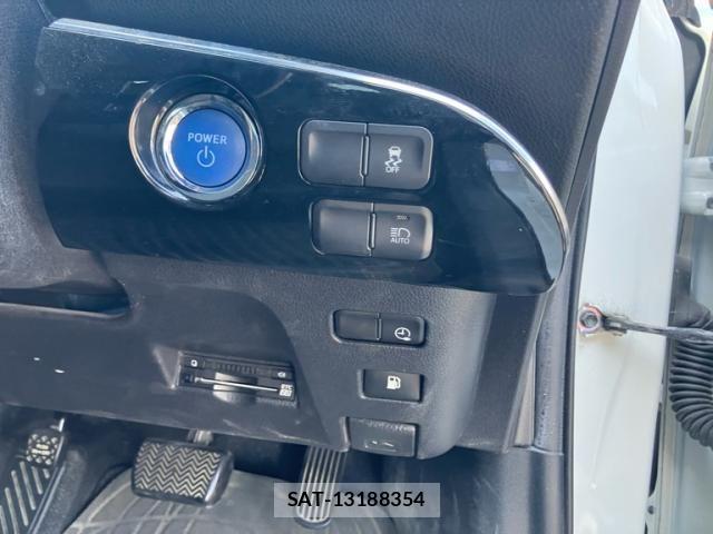 Toyota PRIUS PHV 2017-06 8661141-12