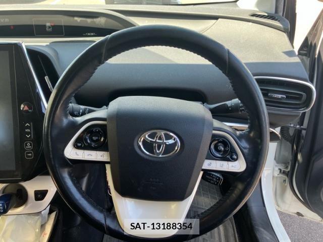Toyota PRIUS PHV 2017-06 8661141-13