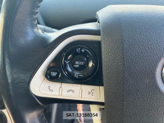 Toyota PRIUS PHV 2017-06 8661141-14