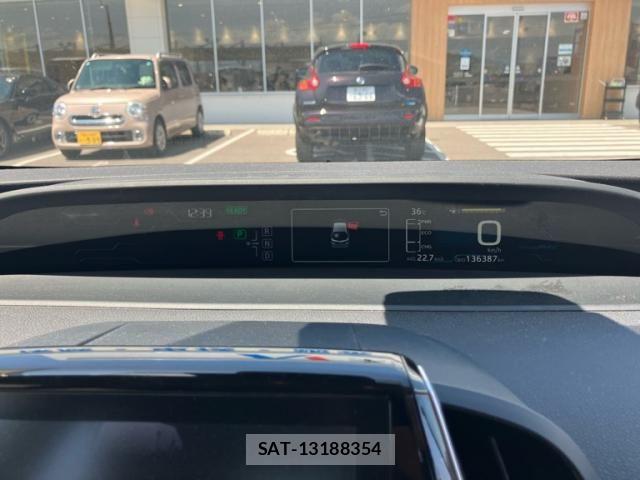 Toyota PRIUS PHV 2017-06 8661141-18