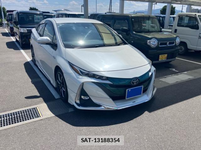 Toyota PRIUS PHV 2017-06 8661141-1