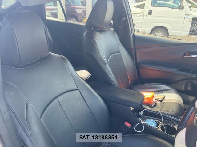 Toyota PRIUS PHV 2017-06 8661141-24