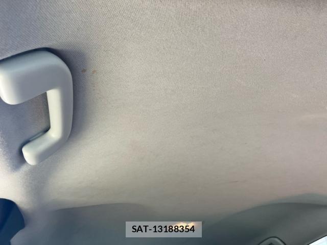 Toyota PRIUS PHV 2017-06 8661141-26