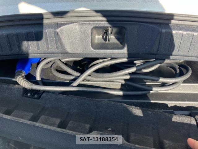 Toyota PRIUS PHV 2017-06 8661141-28
