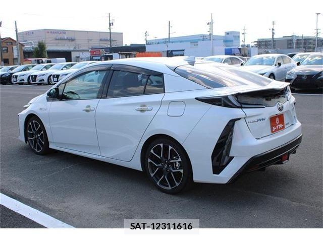 Toyota PRIUS PHV 2018-03 8661142-12