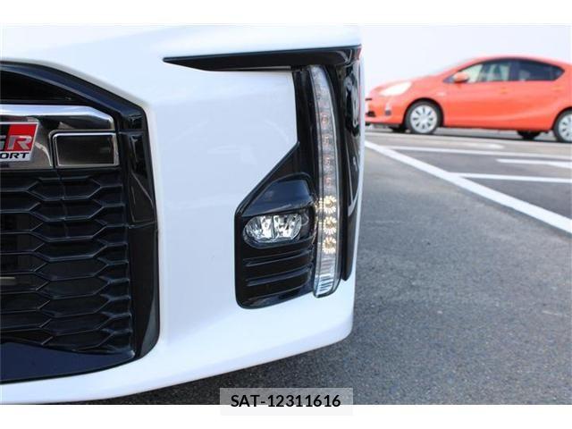 Toyota PRIUS PHV 2018-03 8661142-16
