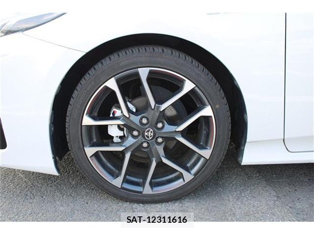 Toyota PRIUS PHV 2018-03 8661142-23