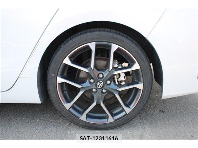 Toyota PRIUS PHV 2018-03 8661142-24