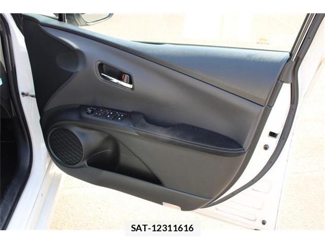 Toyota PRIUS PHV 2018-03 8661142-29