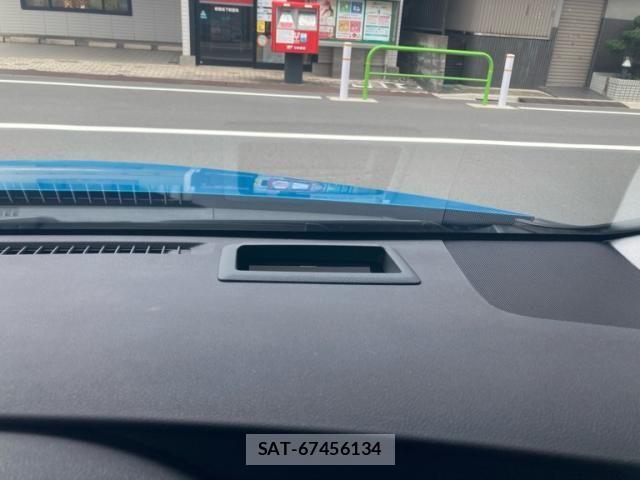 Toyota PRIUS PHV 2018-02 8661140-15