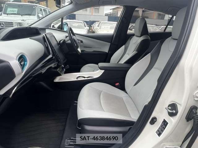 Toyota PRIUS PHV 2017-03 8666776-10