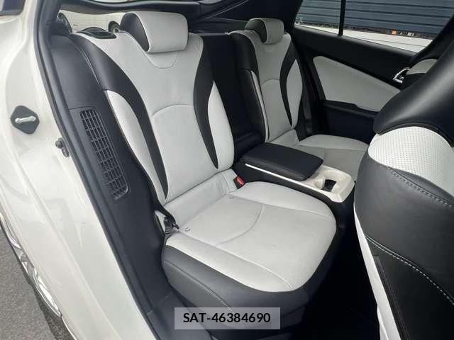 Toyota PRIUS PHV 2017-03 8666776-11