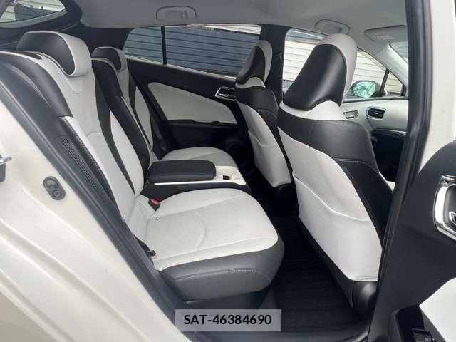 Toyota PRIUS PHV 2017-03 8666776-12