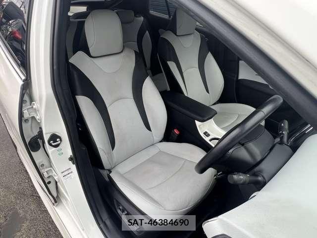 Toyota PRIUS PHV 2017-03 8666776-7